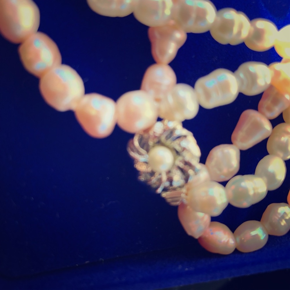 Beautiful freshwater pearls and matching earrings